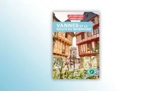Un guide "Un grand week-end à Vannes et le Golfe du Morbihan" avec des maisons à colombages typiques.