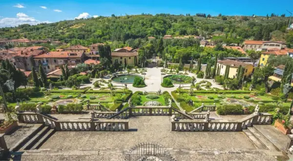 Jardin à l'italienne, peut-être le lieu de **Pinocchio origine ville**. Des parterres géométriques, fontaines et villas toscanes.