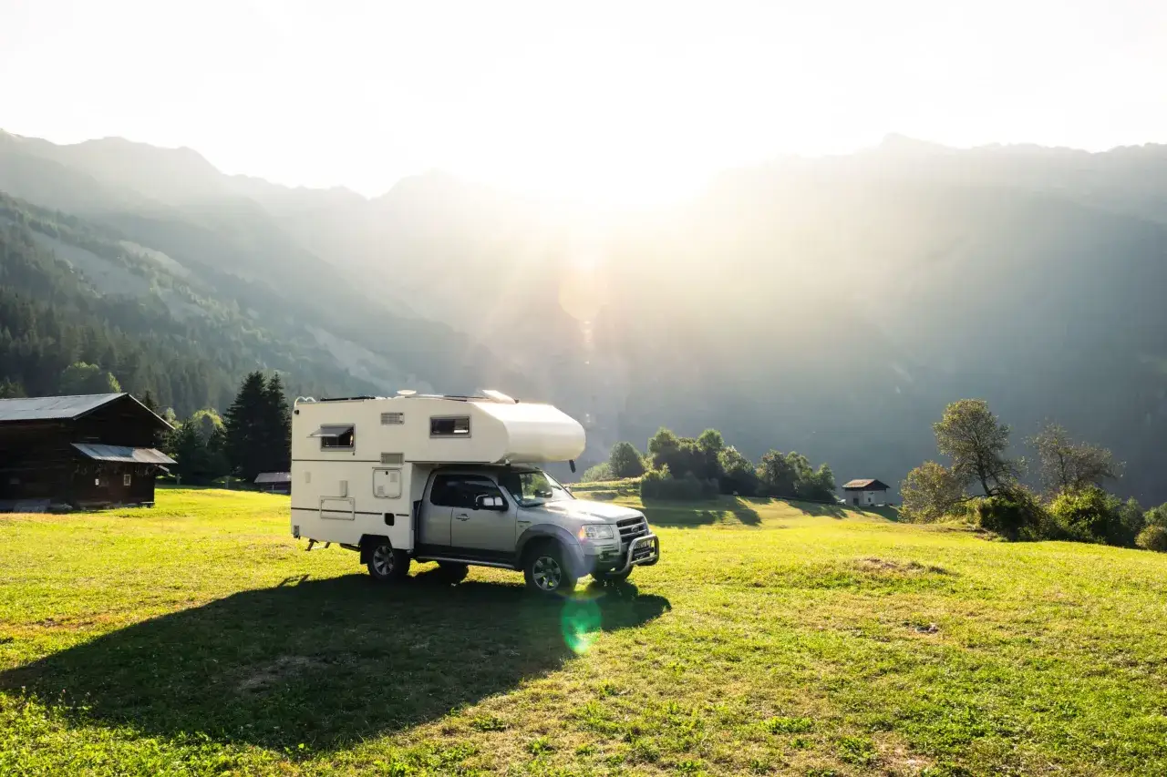 Camping-car en Suisse, au milieu des montagnes et des alpages. Une belle aventure de 10 jours en Suisse en camping-car.