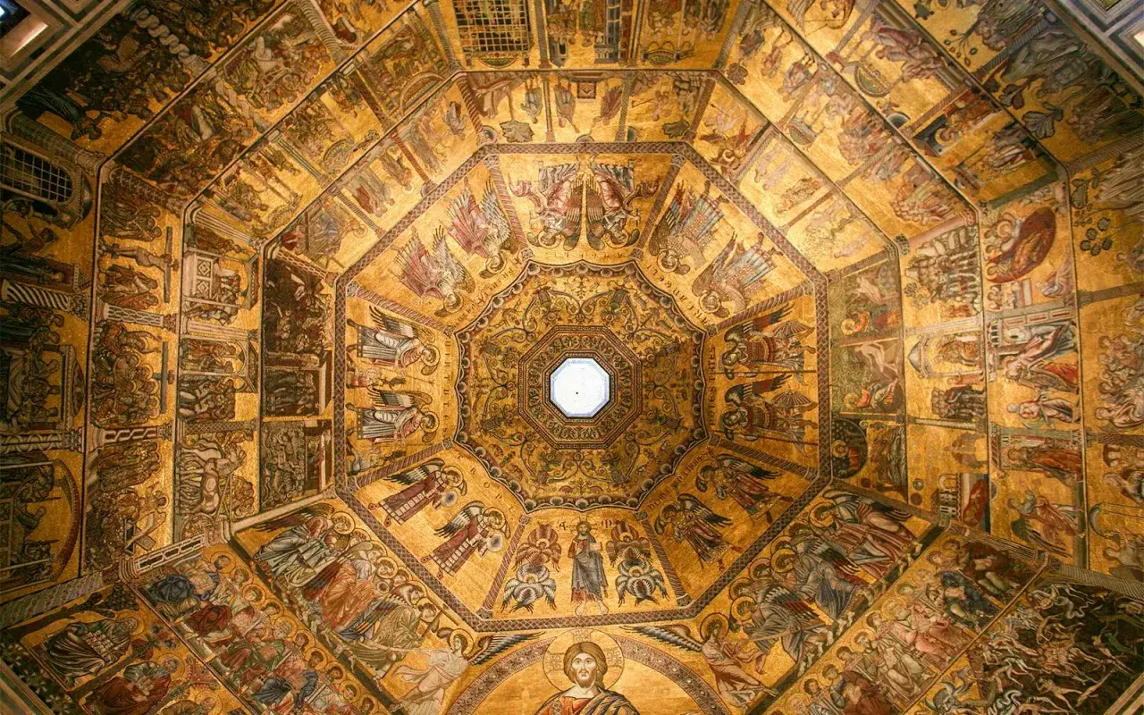 Mosaïques dorées de la coupole de Florence, représentant des scènes bibliques et des anges, un chef-d'œuvre de l'art byzantin.